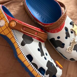 Woody crocs